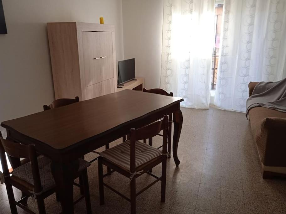 La Casa Di Lucia Appartamento Novara Luaran gambar